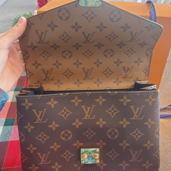 (SOLD) Louis Vuitton Pochette Metis Reverse - Picture 5 of 10